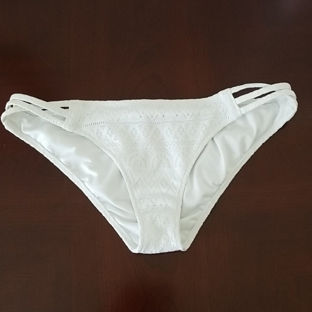 VICTORIA'S SECRET WHITE SWIM BOTTOMS SIZE M